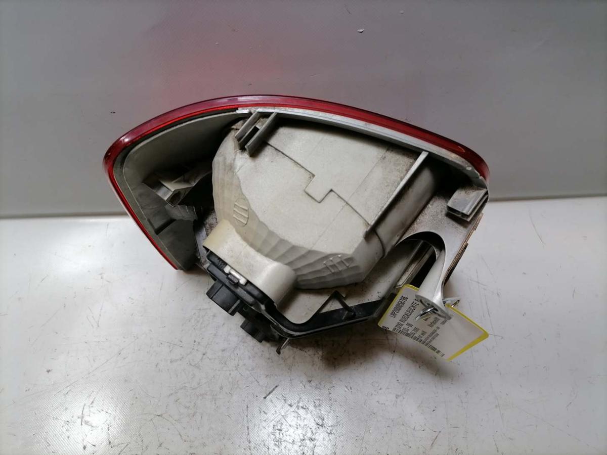 VW Touran 1T original R&uuml;cklicht R&uuml;ckleuchte Heckleuchte rechts Vorfacelift BJ05